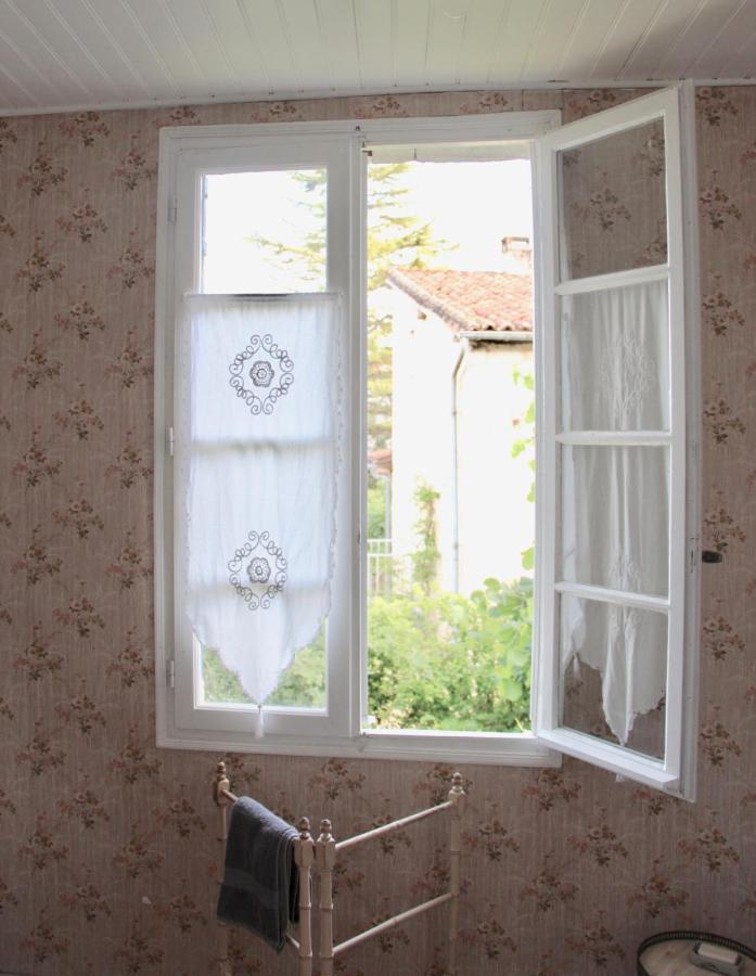 Bed and Breakfast Grange Bleuet à Aubeterre-sur-Dronne Extérieur photo